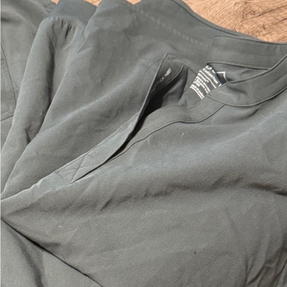 🩺 Figs Rafaela XXL top in Bonsai PO 5620 - Picture 3 of 3